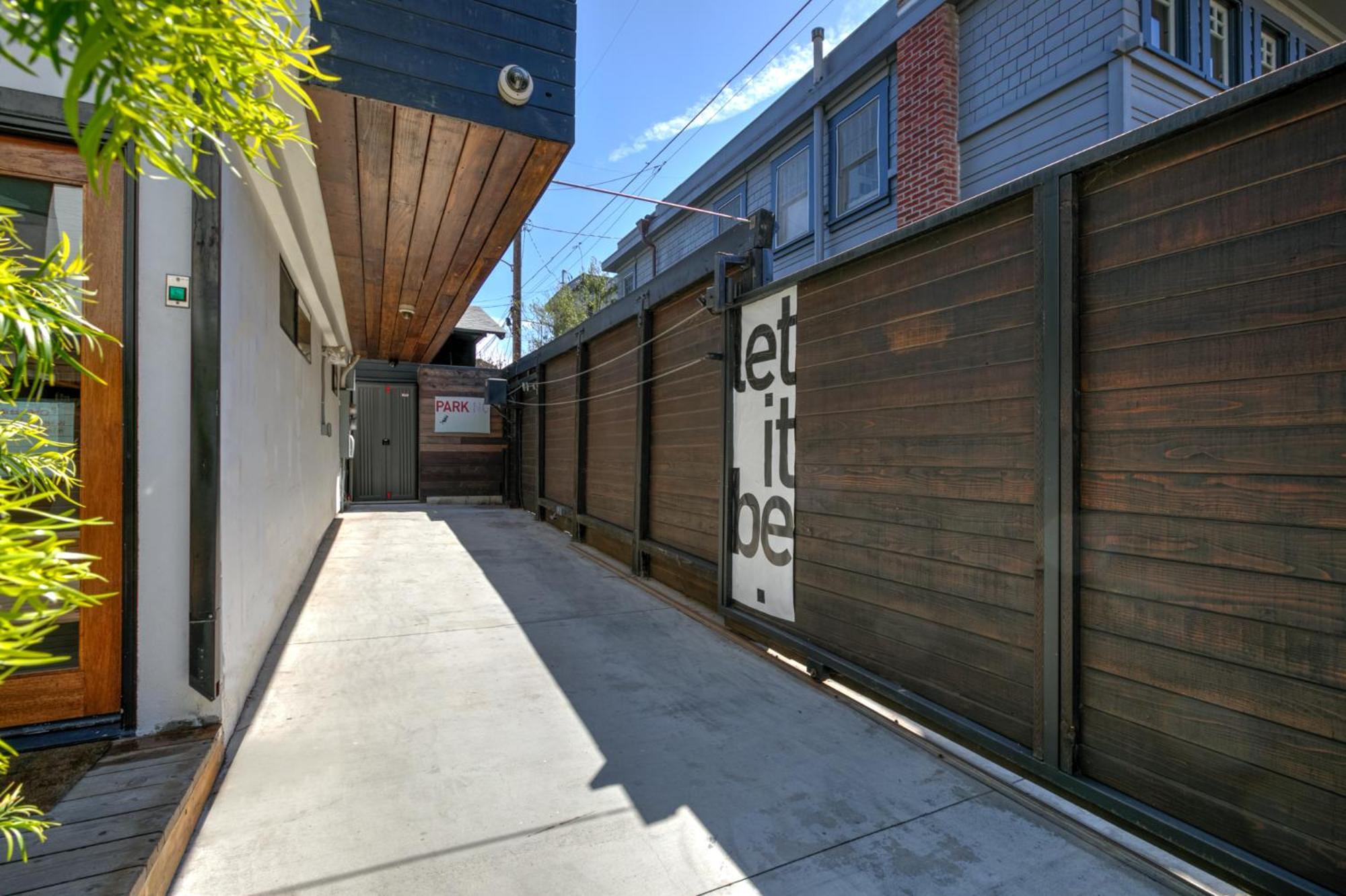 Venice Beach Studio With Large Private Patio Steps To The Beach Λος Άντζελες Εξωτερικό φωτογραφία