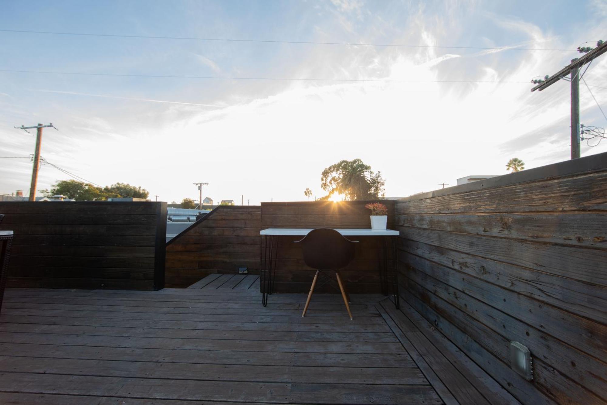 Venice Beach Studio With Large Private Patio Steps To The Beach Λος Άντζελες Εξωτερικό φωτογραφία