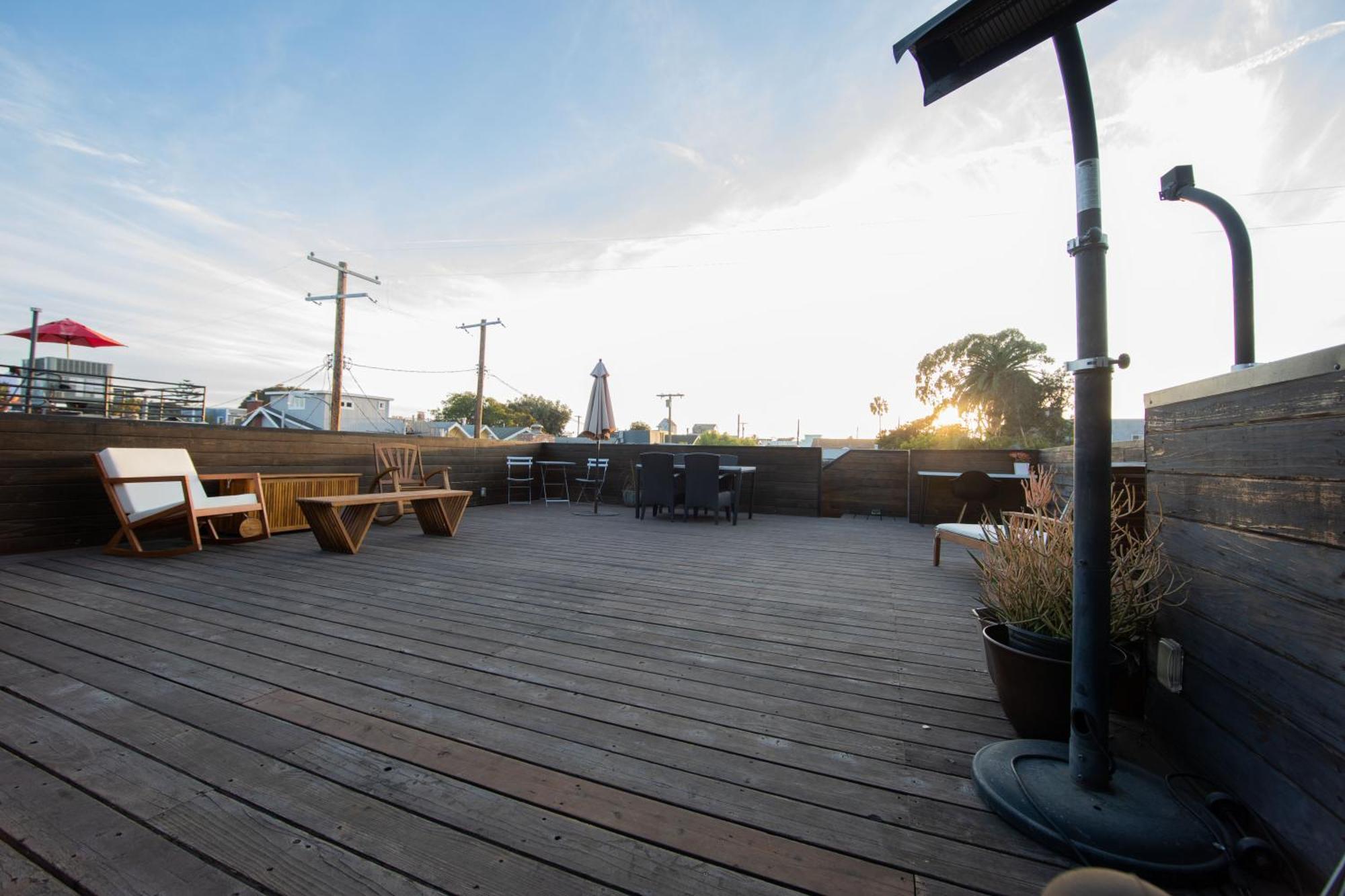 Venice Beach Studio With Large Private Patio Steps To The Beach Λος Άντζελες Εξωτερικό φωτογραφία