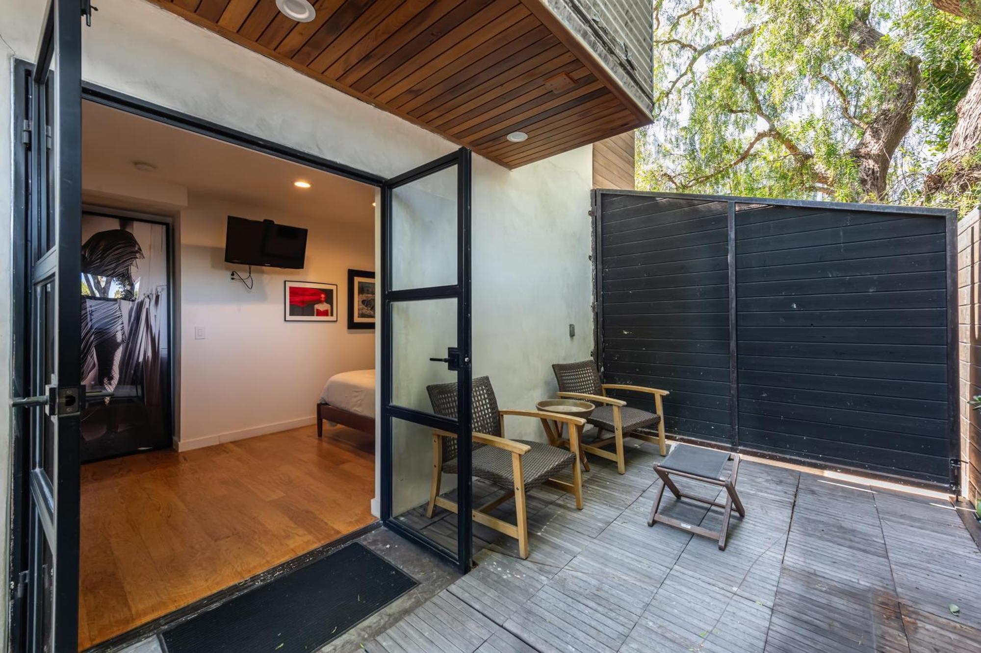 Venice Beach Studio With Large Private Patio Steps To The Beach Λος Άντζελες Εξωτερικό φωτογραφία